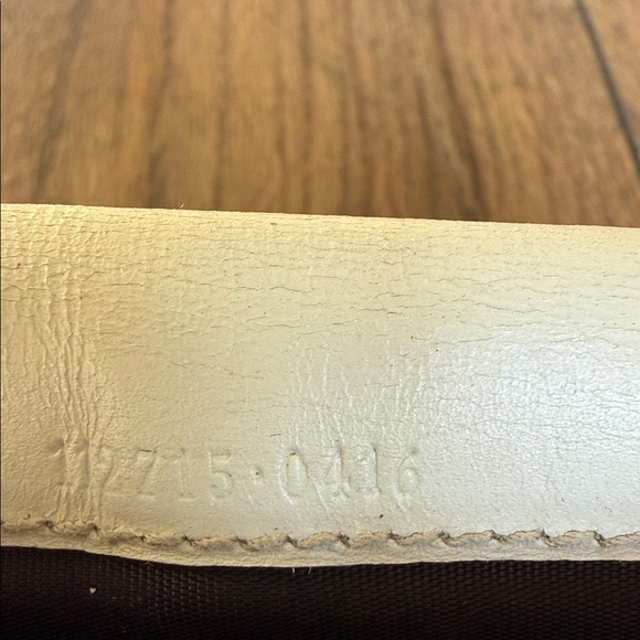 Gucci Ivory Embossed Leather Wallet - Picture 8 of 8